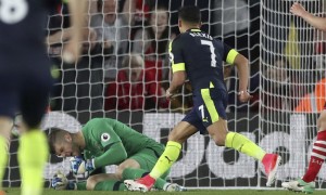 Sanchez-magi i uvurderlig Arsenal-seier. Legger press på Liverpool og Manchester-klubbene