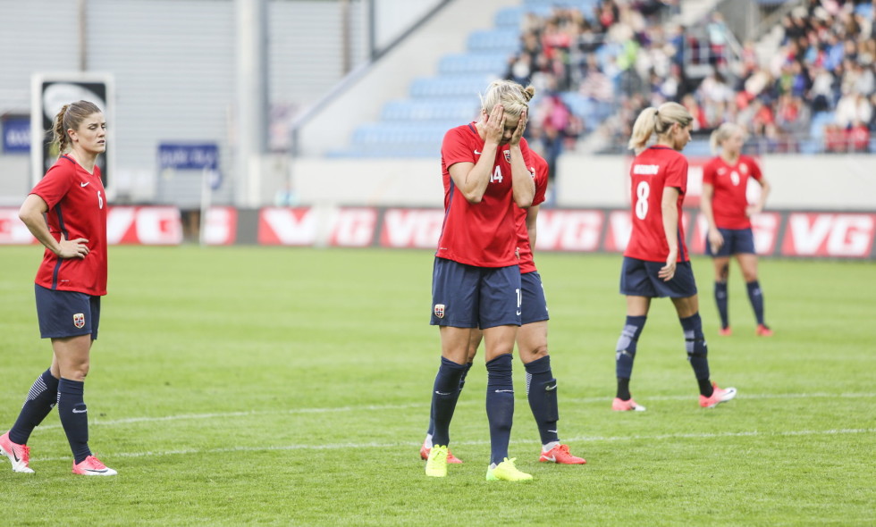 Hvis  trener  Sjögren  virkelig  mener  han  er  fornøyd,  er  fotballjentene  i  trøbbel  før  EM