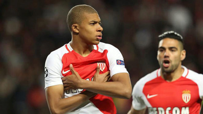 Mbappe  bud  på  135  M  EUR