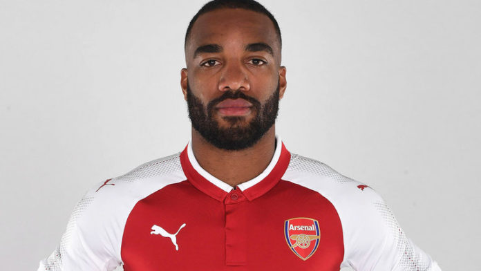 Arsenal  bekrefter  kjøp  av  stjernespiss
